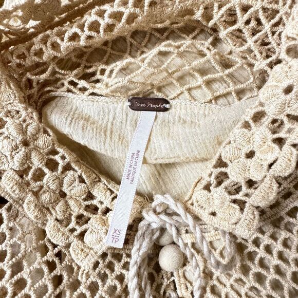 Free People The Island Crochet Lace High Neck Blouse Top Natural XS bv - Picture 10 of 11